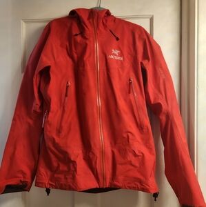 Arc'teryx Beta SL Hybrid Jacket - Womens MEDIUM - RED